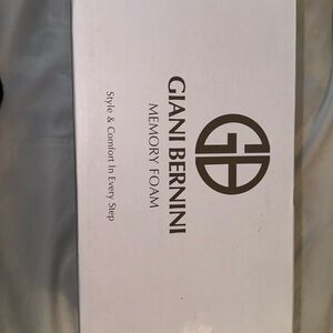 BRAND BEW GIANI BERNINI MEMORY FOAM SIZE 8 WOMENS